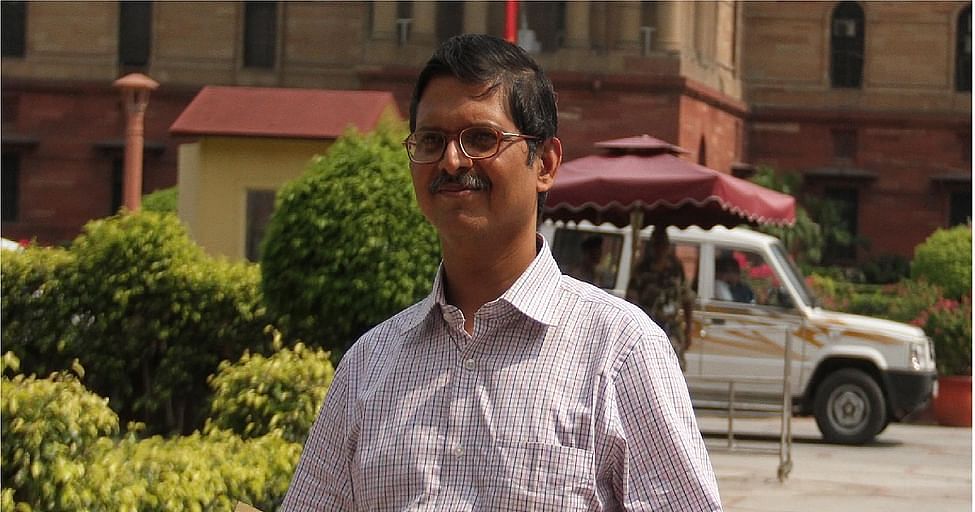 Ex-IPS officer Amitabh Thakur, who was forced to retire, to contest poll against Adityanath