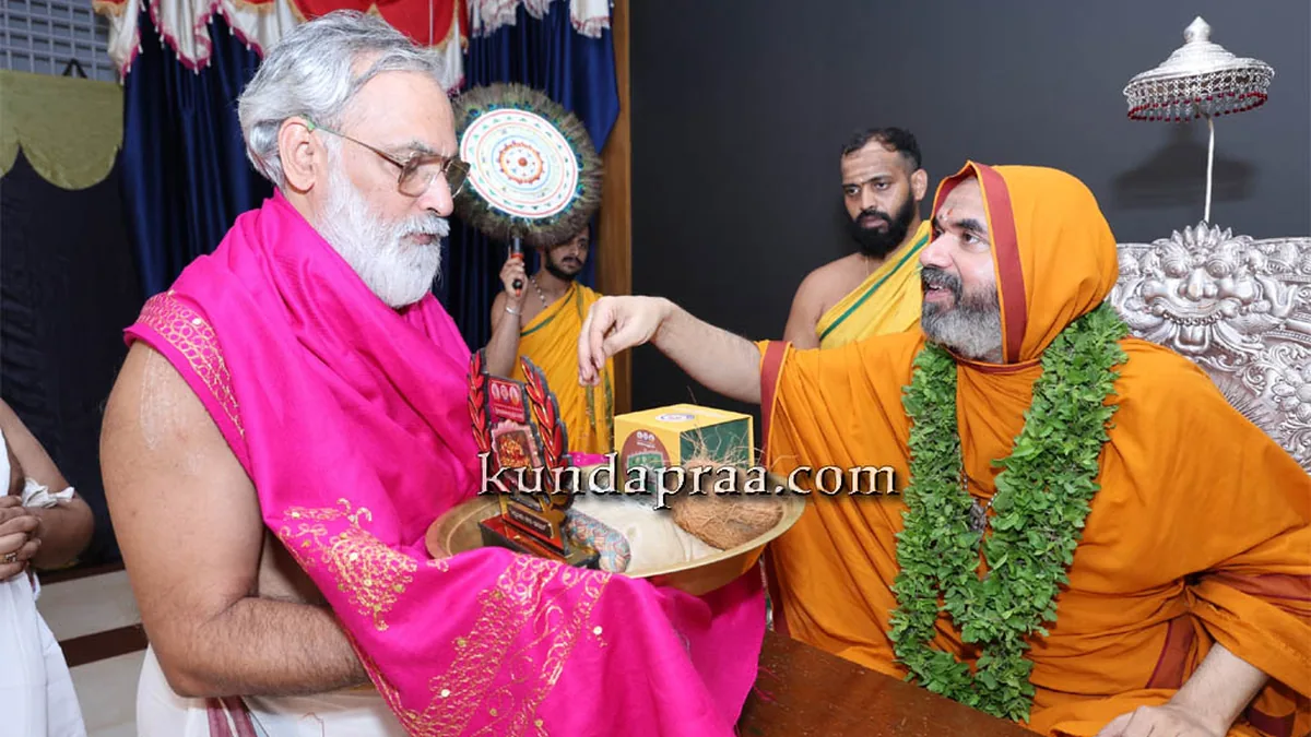 Shri Raghaveshwara Bharati links ghee to health and self‑knowledge at Gokarna gathering