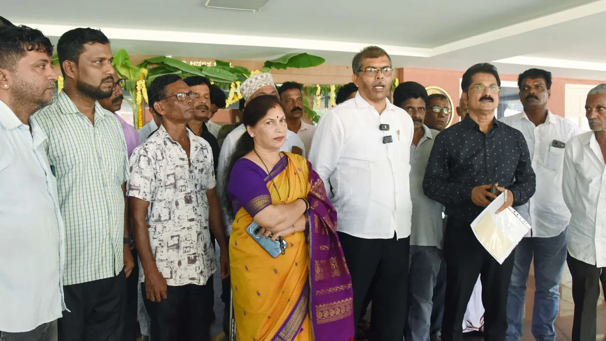 Contract Workers, Displaced Residents Seek Redress from Dakshina Kannada Collector