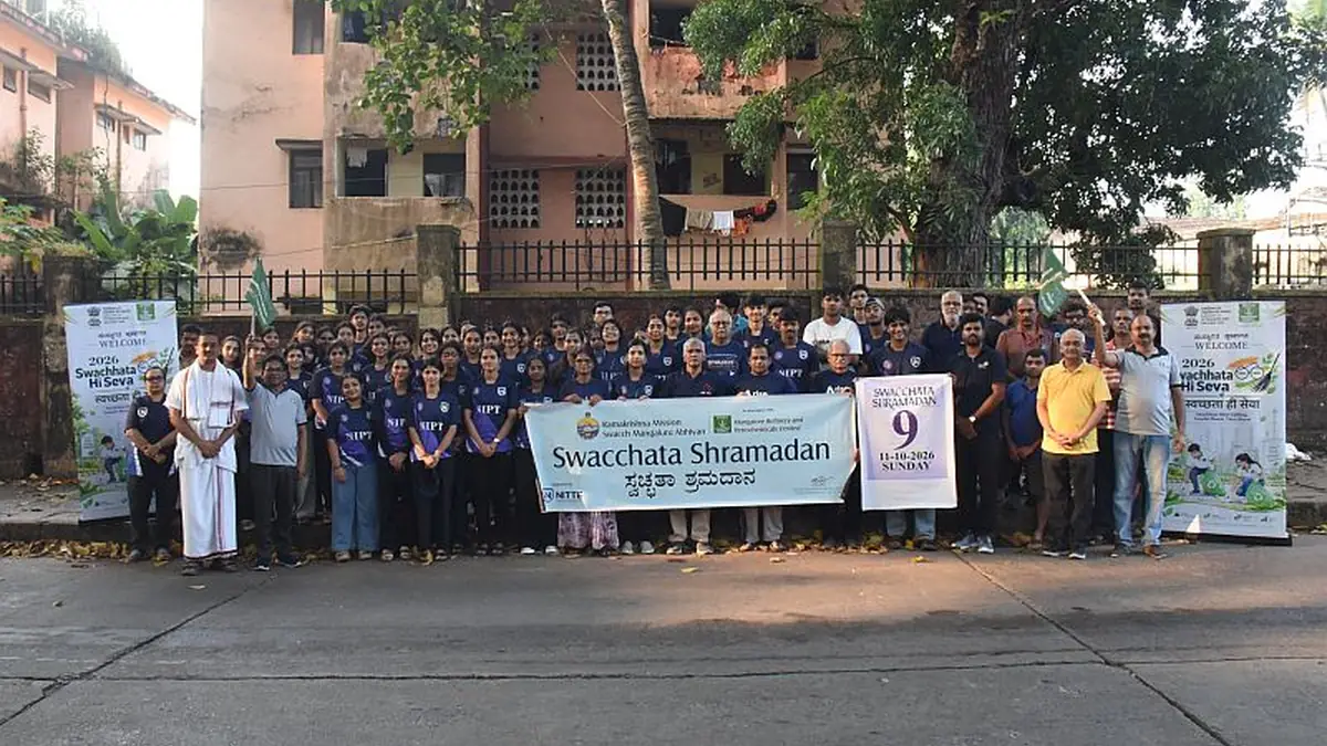 Ramkrishna Mission and MRPL spearhead ninth Swachh Mangaluru cleanup on Railway Station Road